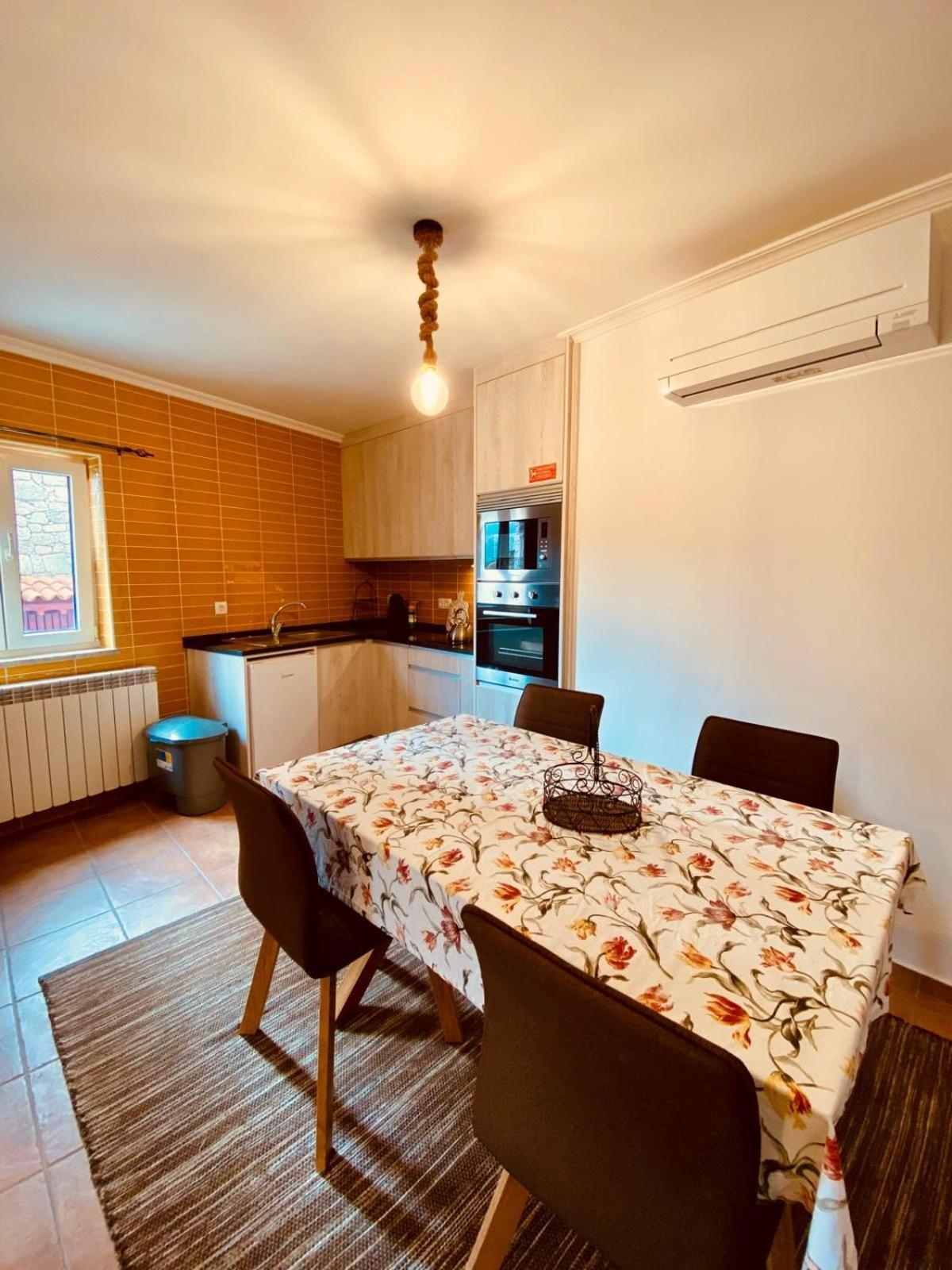 Casas Da Ribeira Pensionat Seia Exteriör bild